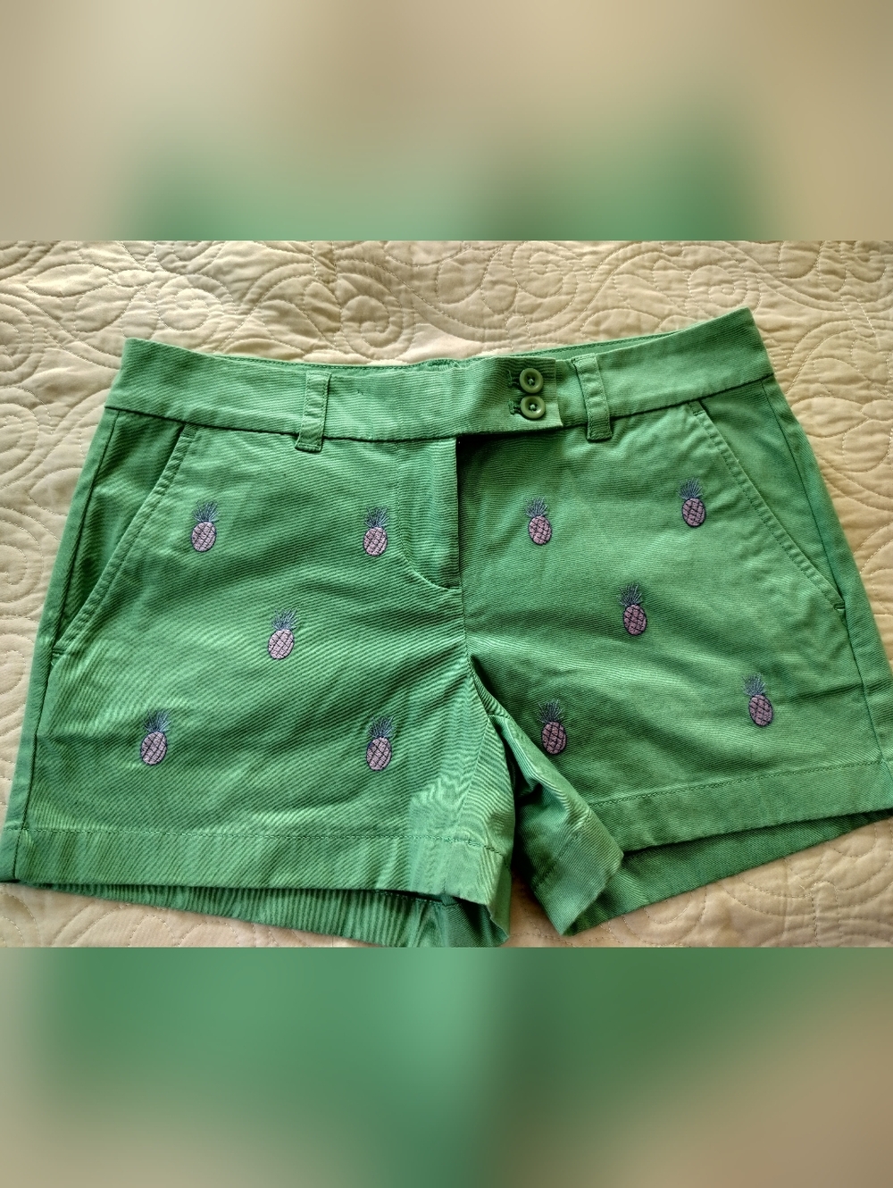 Vineyard Vines Green Pineapple Embroidered Women’s Shorts Size 2
